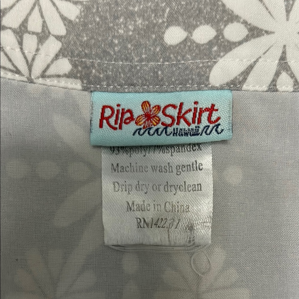 Ripskirt Hawaii Gray and White Floral Skirt